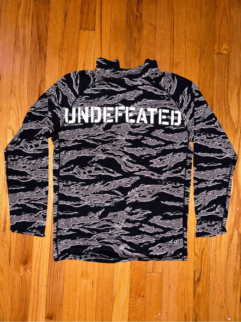 Undefeated Black Tiger Camo Reflective Pullover 1/4 Zip Sweatshirt Medium